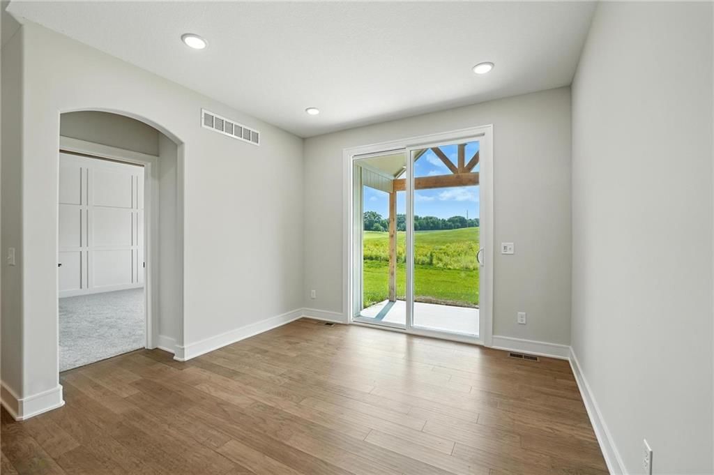 4137 Lake Shore Drive — photo 10