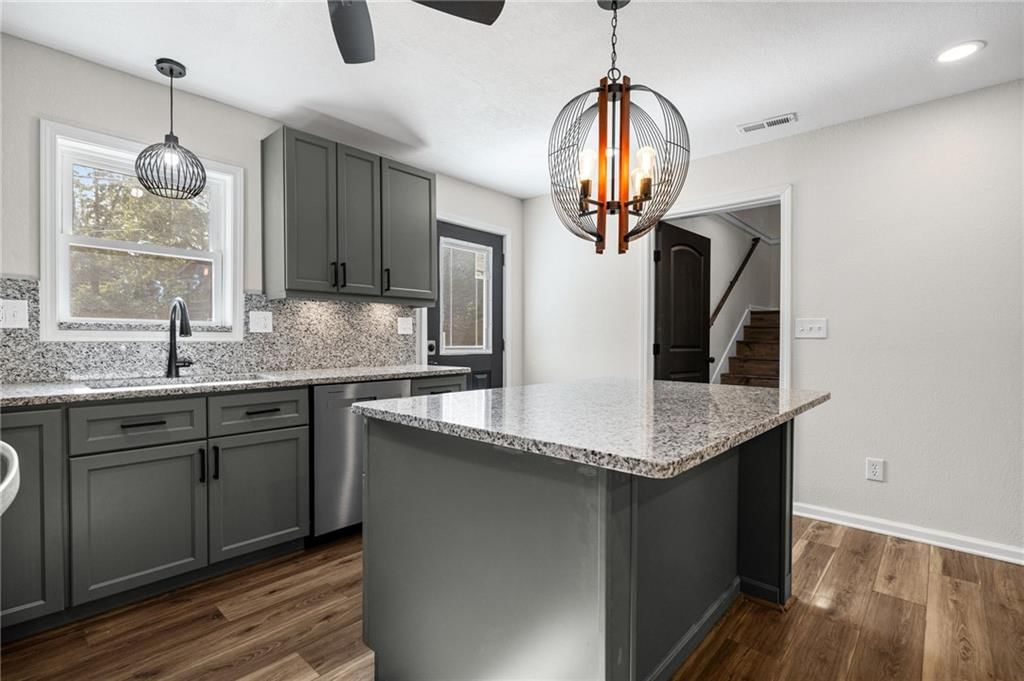 305 S Sunset Drive — photo 9