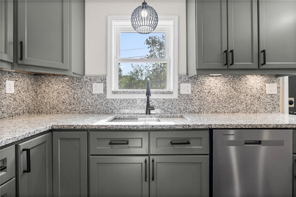 305 S Sunset Drive — photo 10