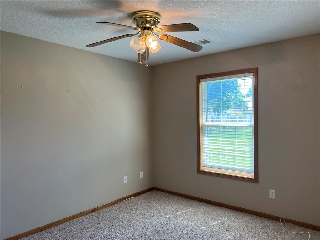 610 S Connor Street — photo 22