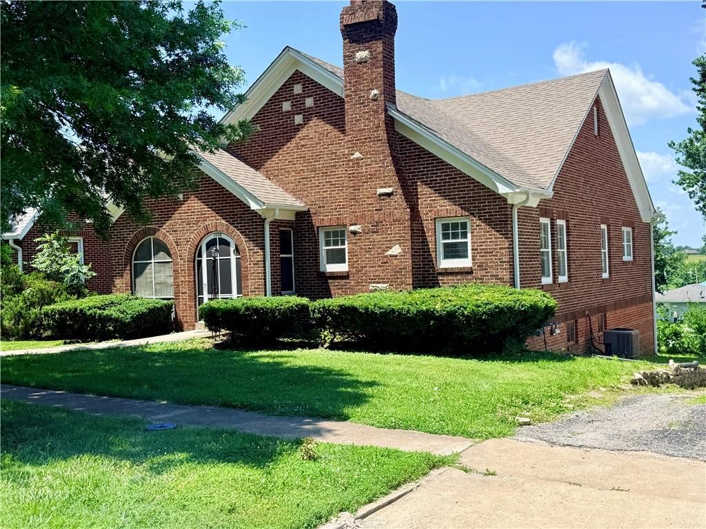 1608 N Walnut Street — photo 1