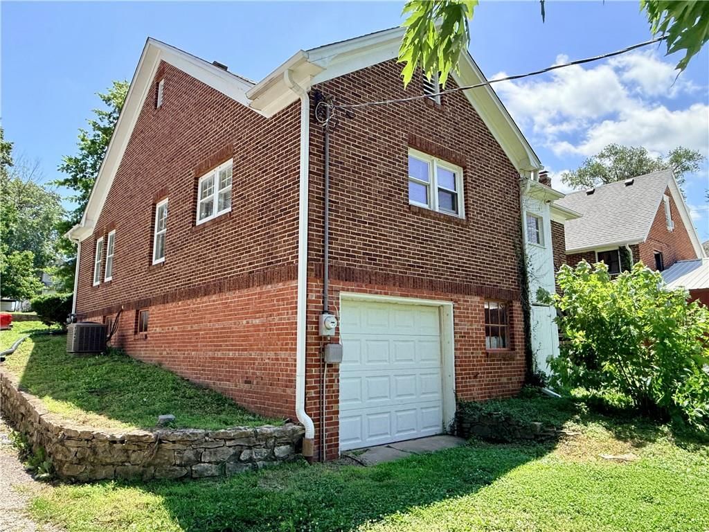 1608 N Walnut Street — photo 2