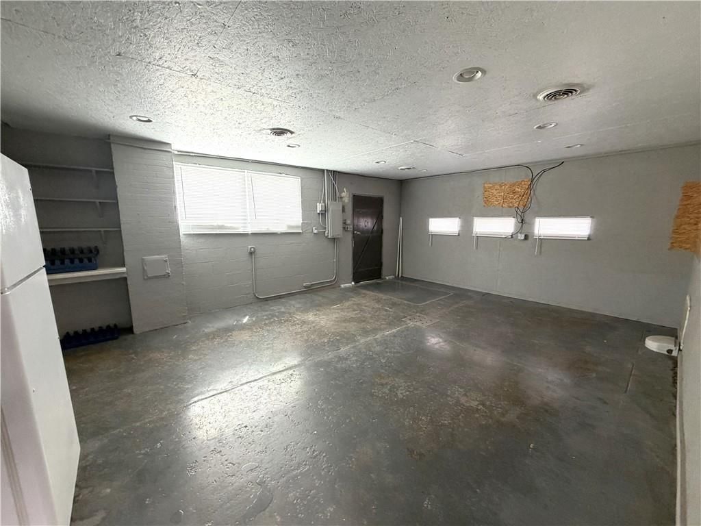 1011 Gilbert Street — photo 12