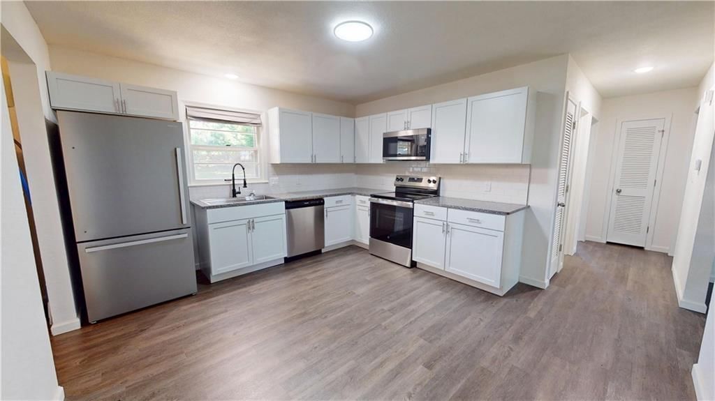 224 W South Street — photo 3