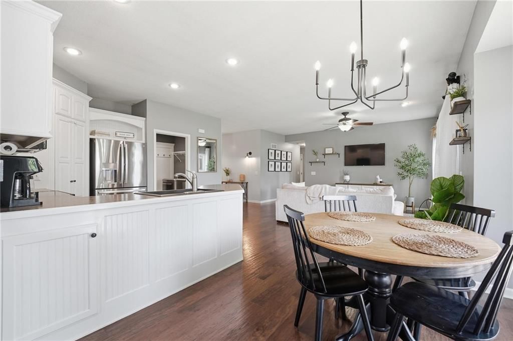 10834 N Manchester Avenue — photo 15
