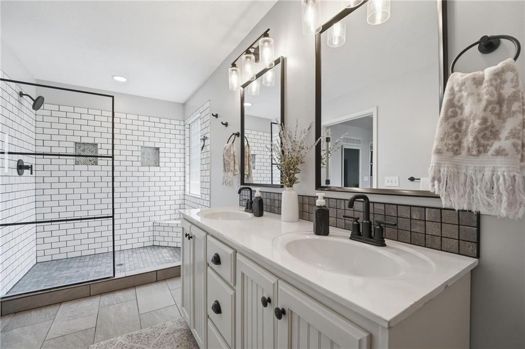 10834 N Manchester Avenue — photo 20