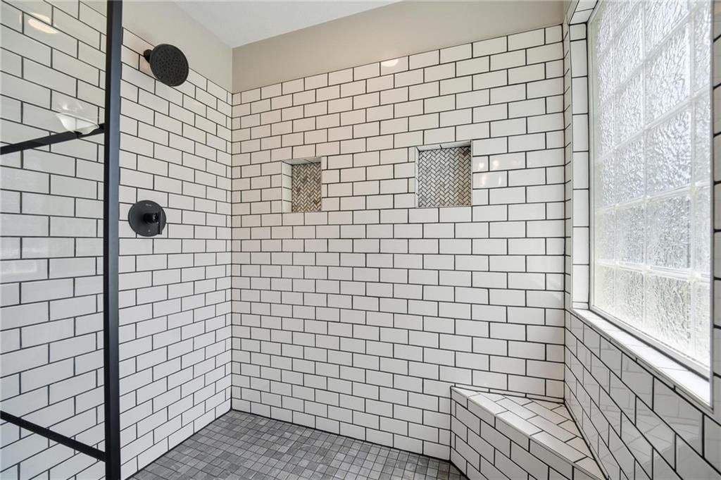 10834 N Manchester Avenue — photo 21