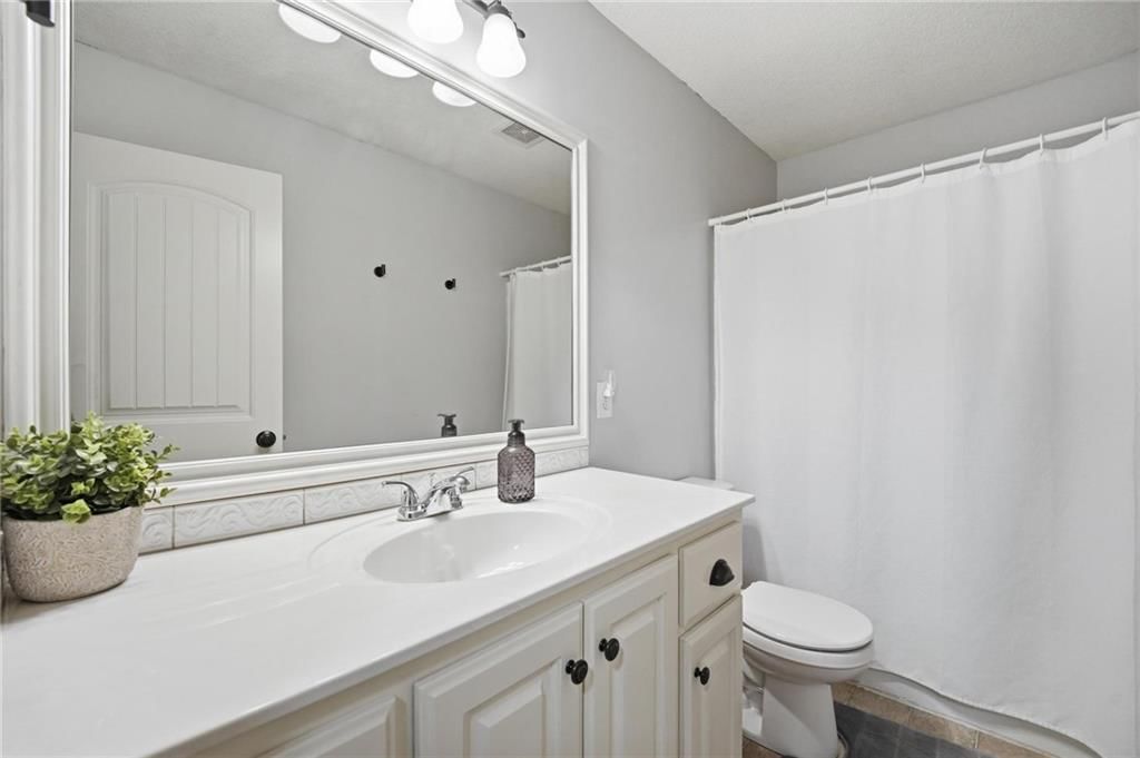 10834 N Manchester Avenue — photo 22
