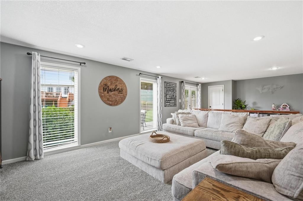 10834 N Manchester Avenue — photo 30