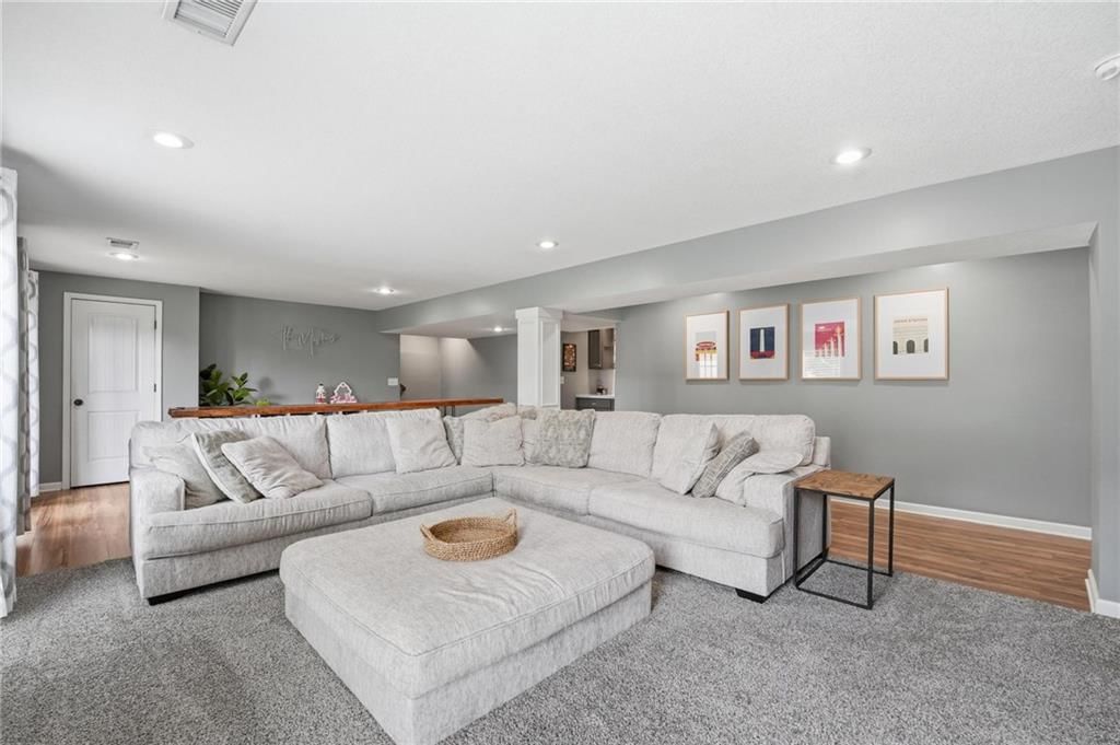 10834 N Manchester Avenue — photo 31