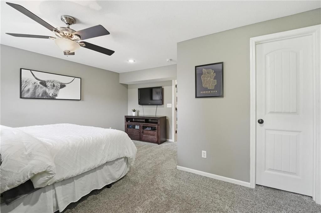 10834 N Manchester Avenue — photo 34