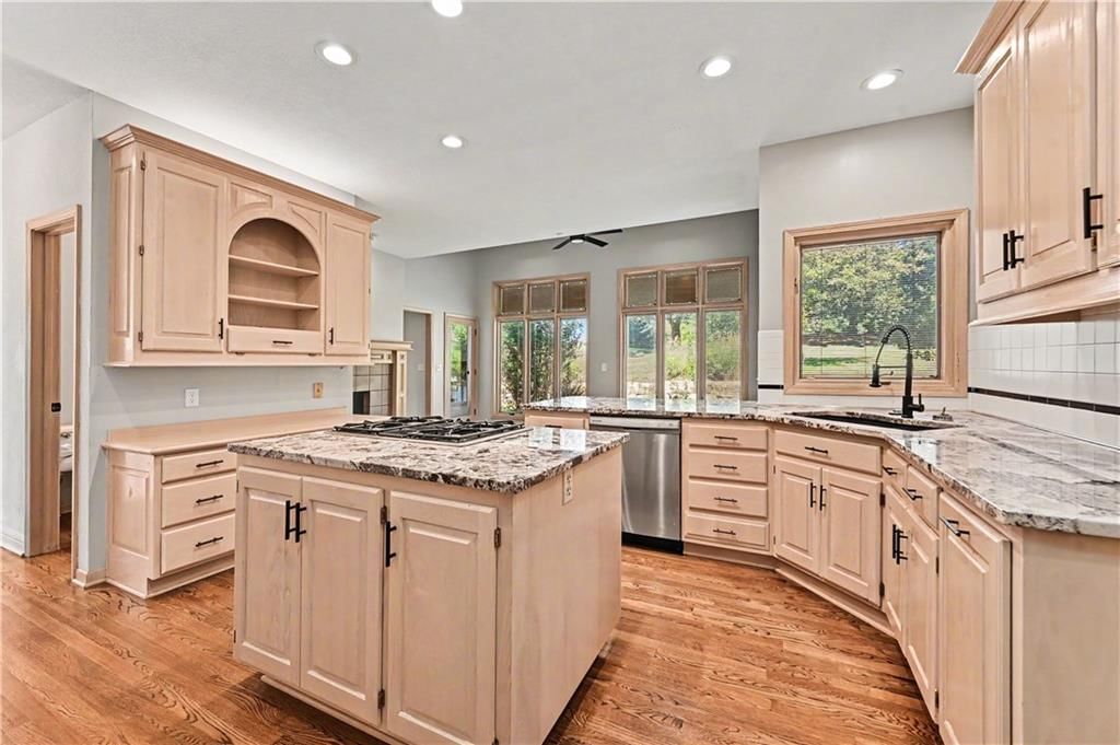 10240 S Northlake Avenue — photo 12