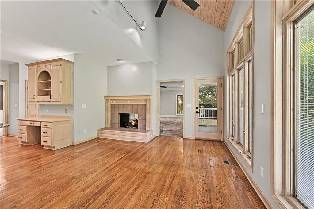 10240 S Northlake Avenue — photo 14