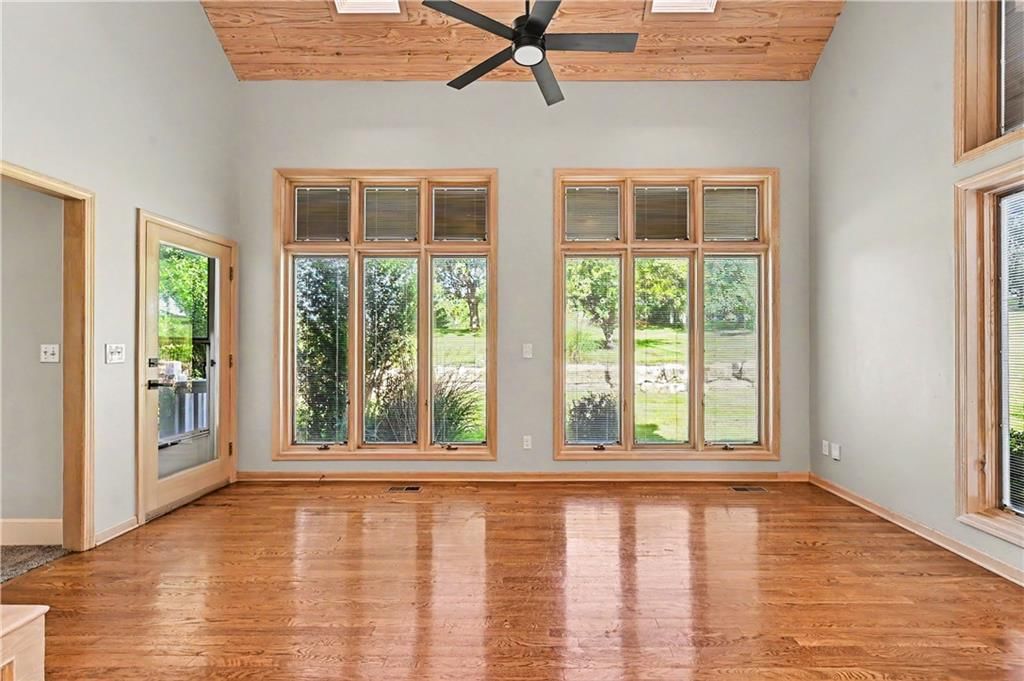 10240 S Northlake Avenue — photo 15
