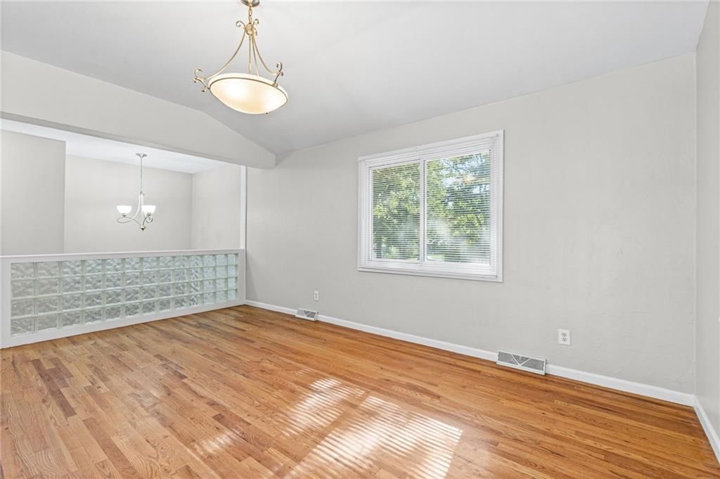 5388 N Palmer Avenue — photo 6