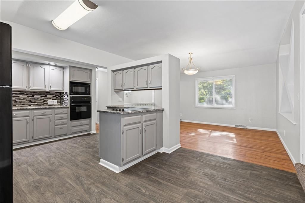 5388 N Palmer Avenue — photo 8
