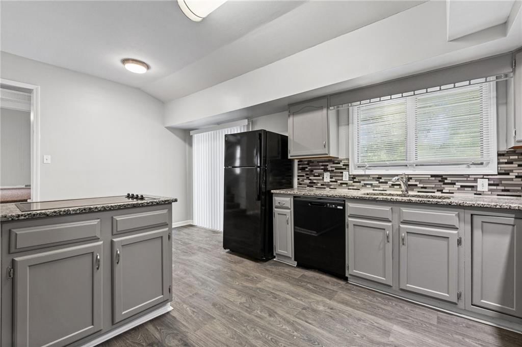 5388 N Palmer Avenue — photo 9