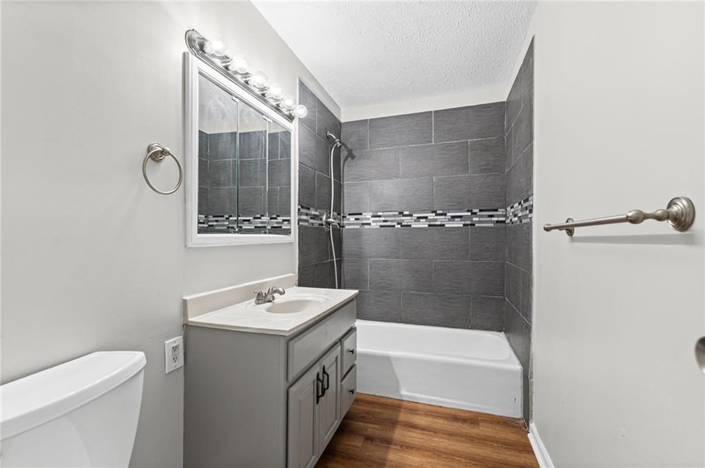 5388 N Palmer Avenue — photo 10