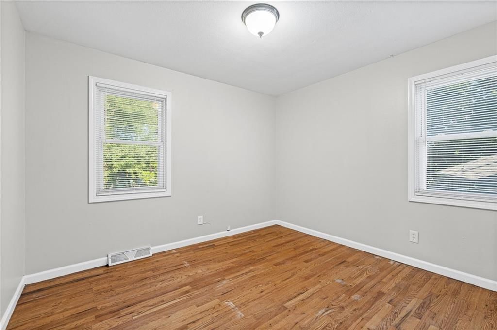 5388 N Palmer Avenue — photo 11