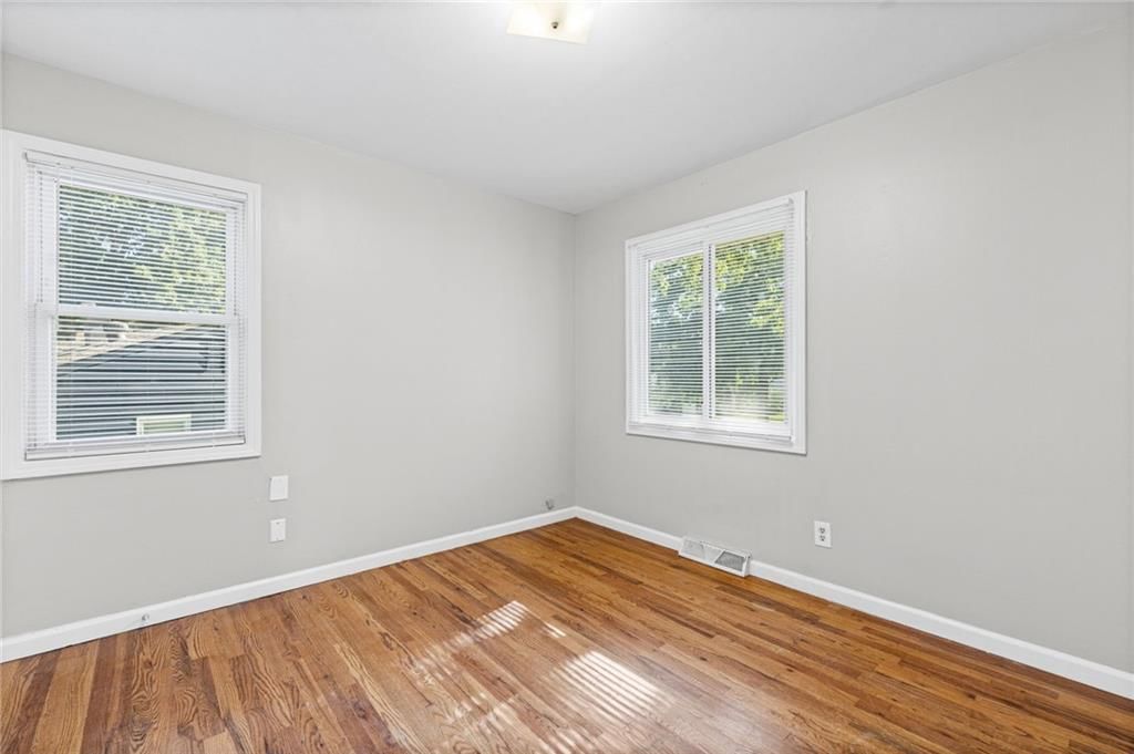 5388 N Palmer Avenue — photo 13