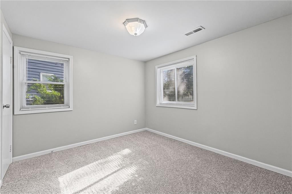 5388 N Palmer Avenue — photo 15