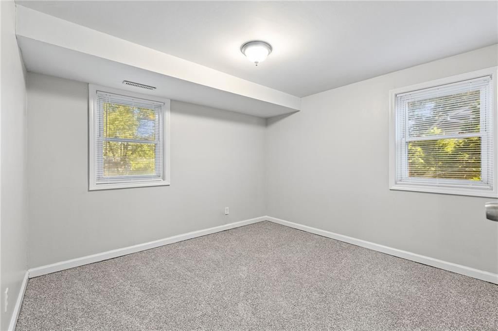5388 N Palmer Avenue — photo 17