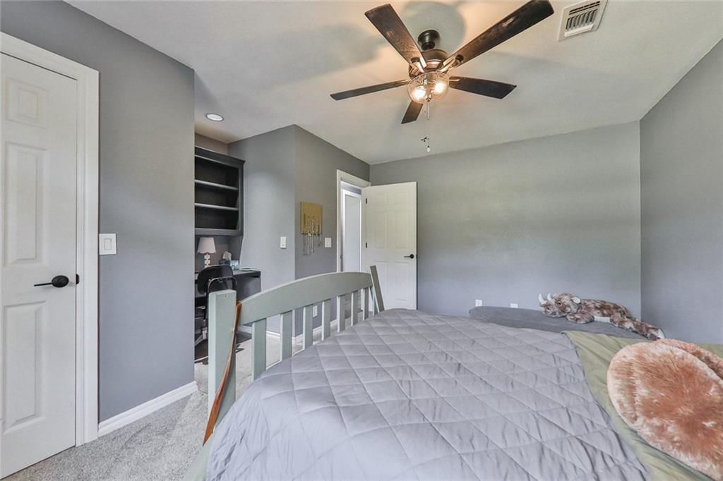 2792 W Northbrook Street — photo 25