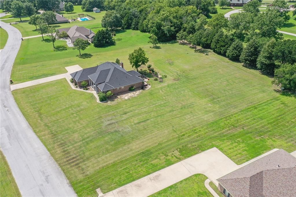 2792 W Northbrook Street — photo 39