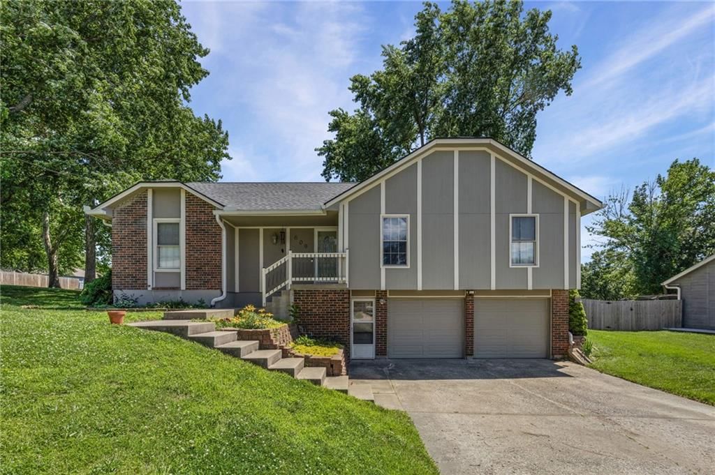 609 Loran Lane, Raymore, MO
