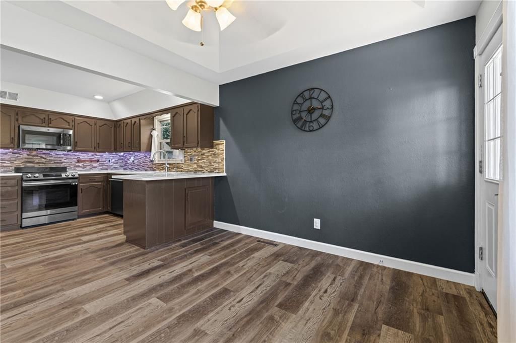 609 Loran Lane — photo 7