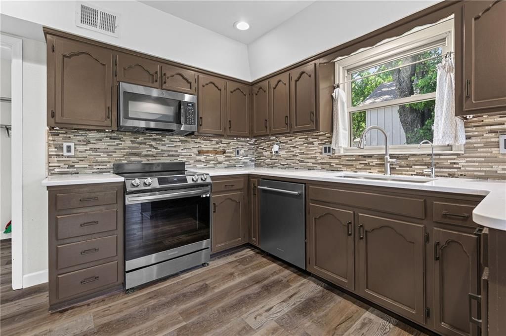 609 Loran Lane — photo 9