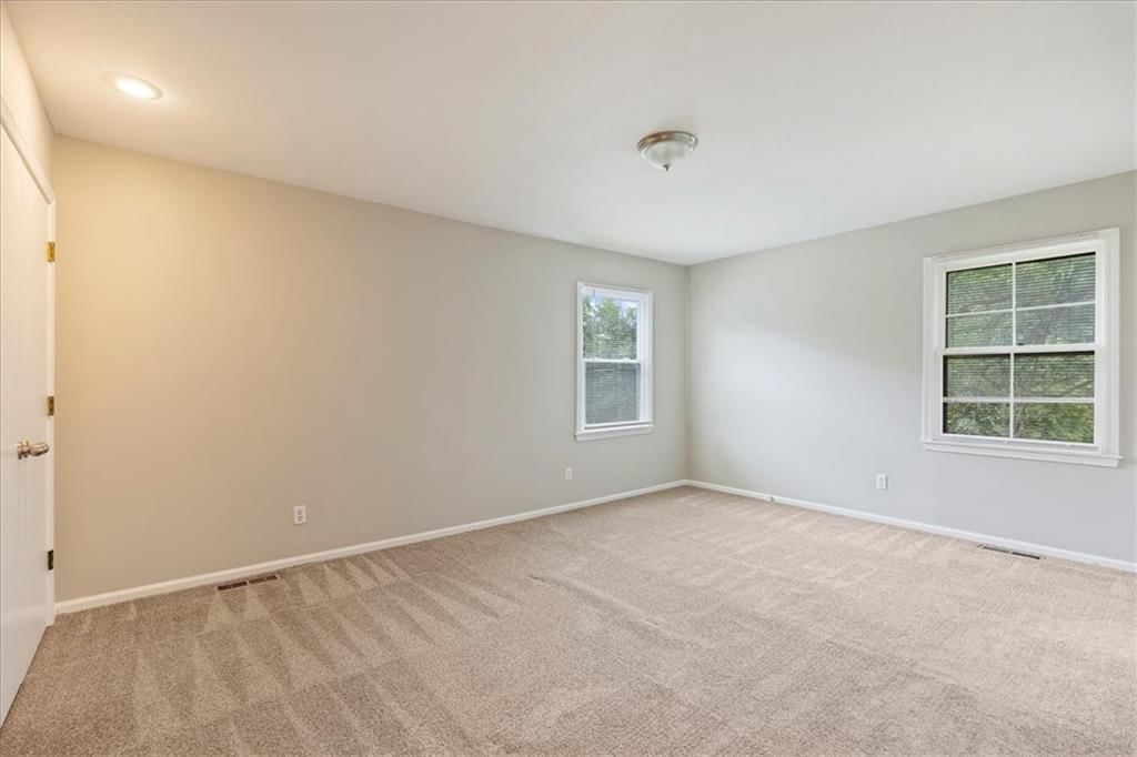 9905 Wayne Avenue — photo 13