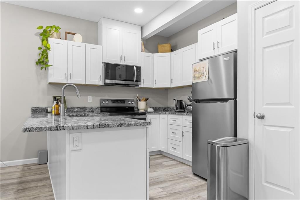 1512 W 32ND Street — photo 9