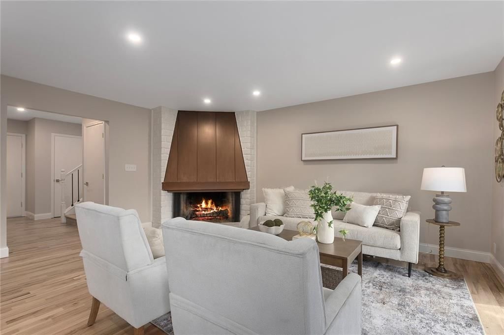 10228 ROBINSON Street — photo 3