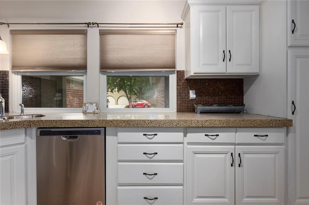 10228 ROBINSON Street — photo 13