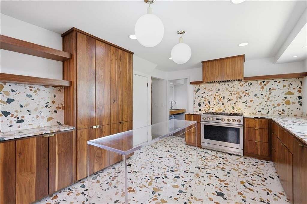 607 E 65th Street — photo 10