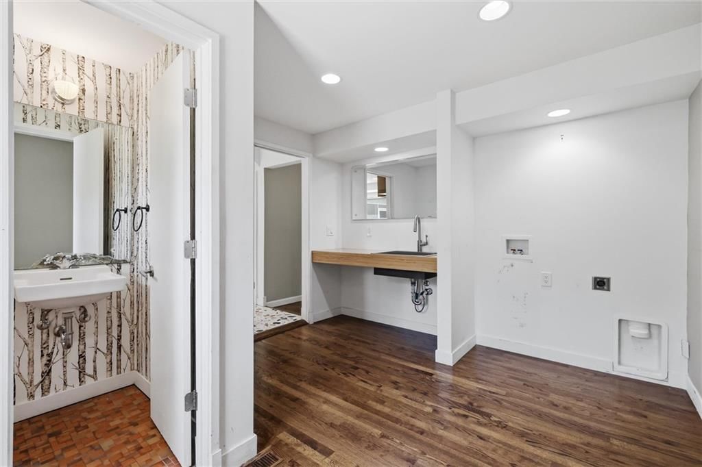 607 E 65th Street — photo 15