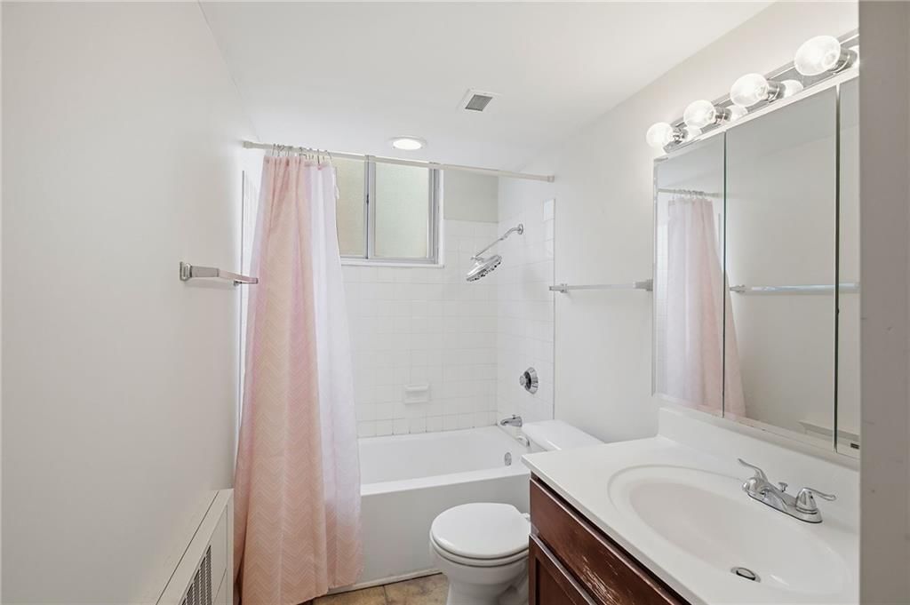 600 E 8th Street — photo 10
