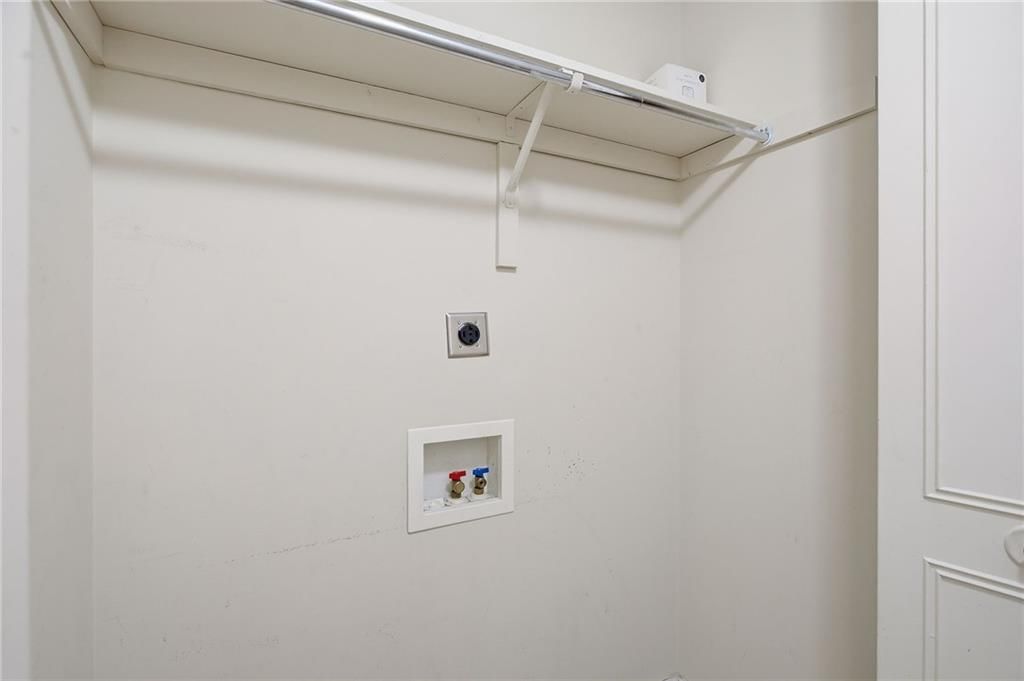 600 E 8th Street — photo 11
