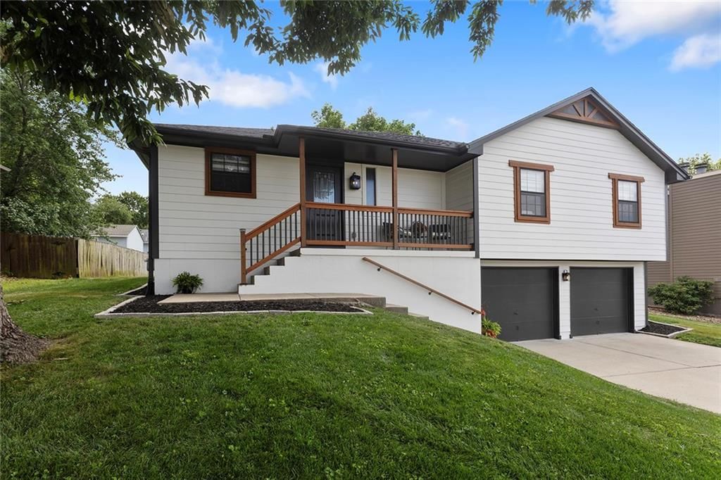 300 NW Arbor Drive — photo 2