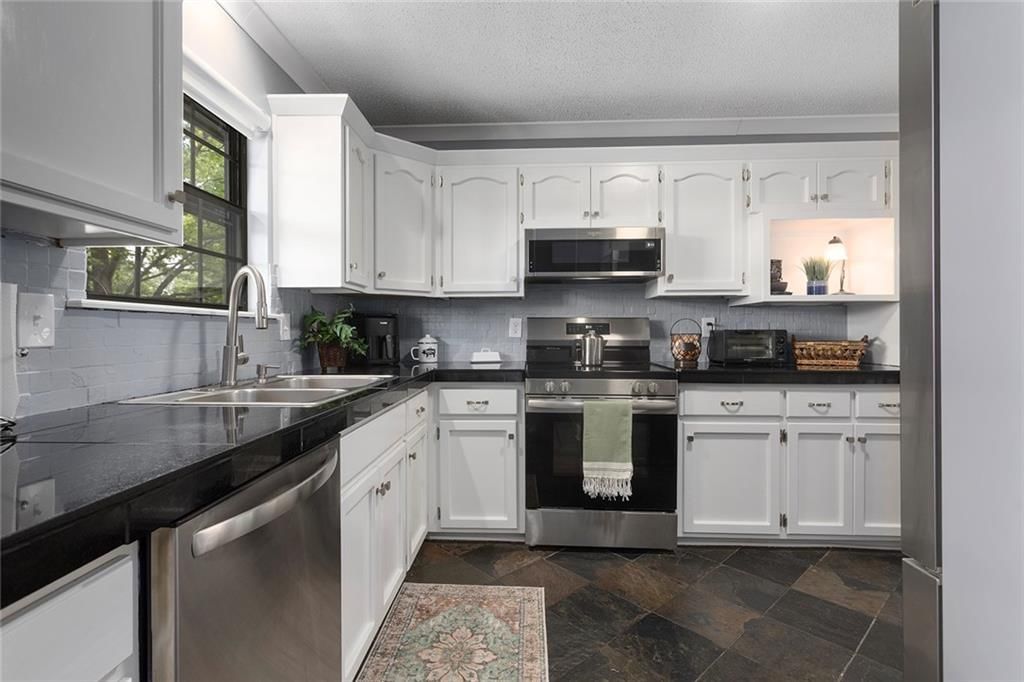 300 NW Arbor Drive — photo 10