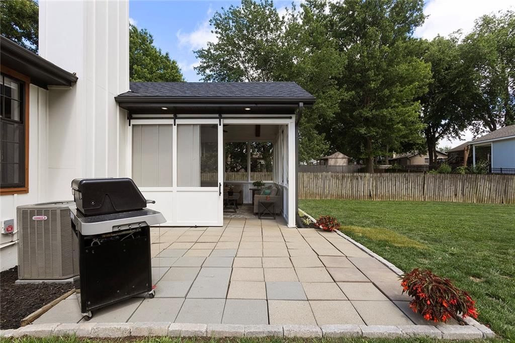 300 NW Arbor Drive — photo 35
