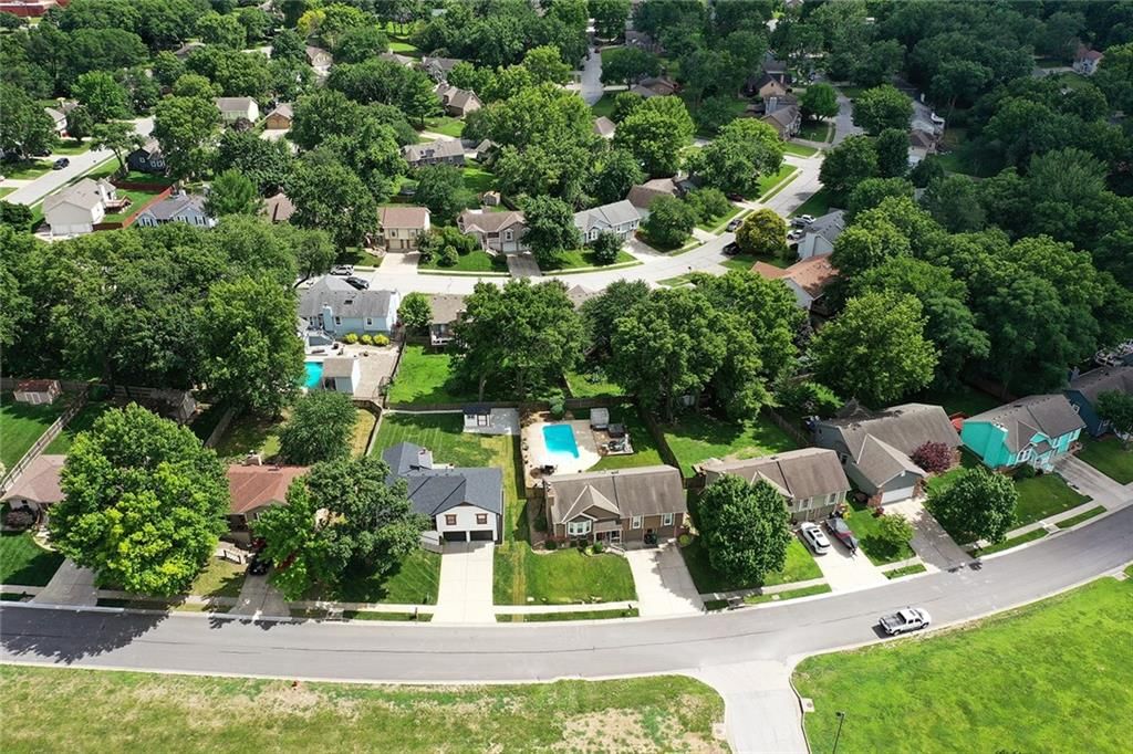 300 NW Arbor Drive — photo 44