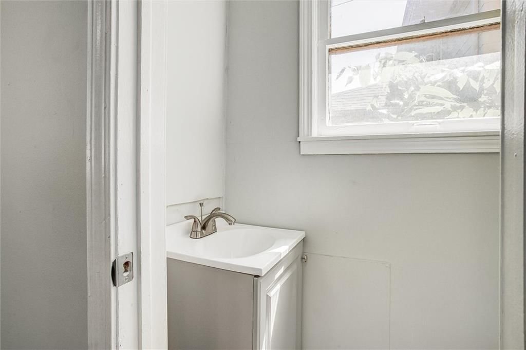 3222 E 28th Street — photo 11