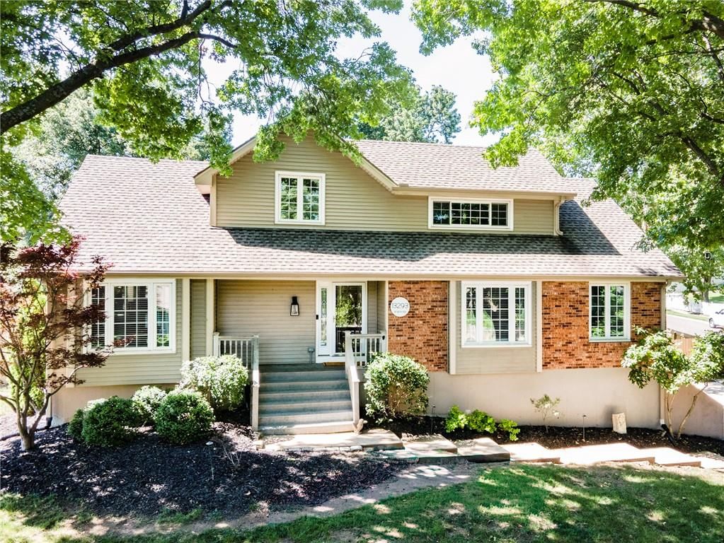 13293 W 112th Terrace, Overland Park, KS