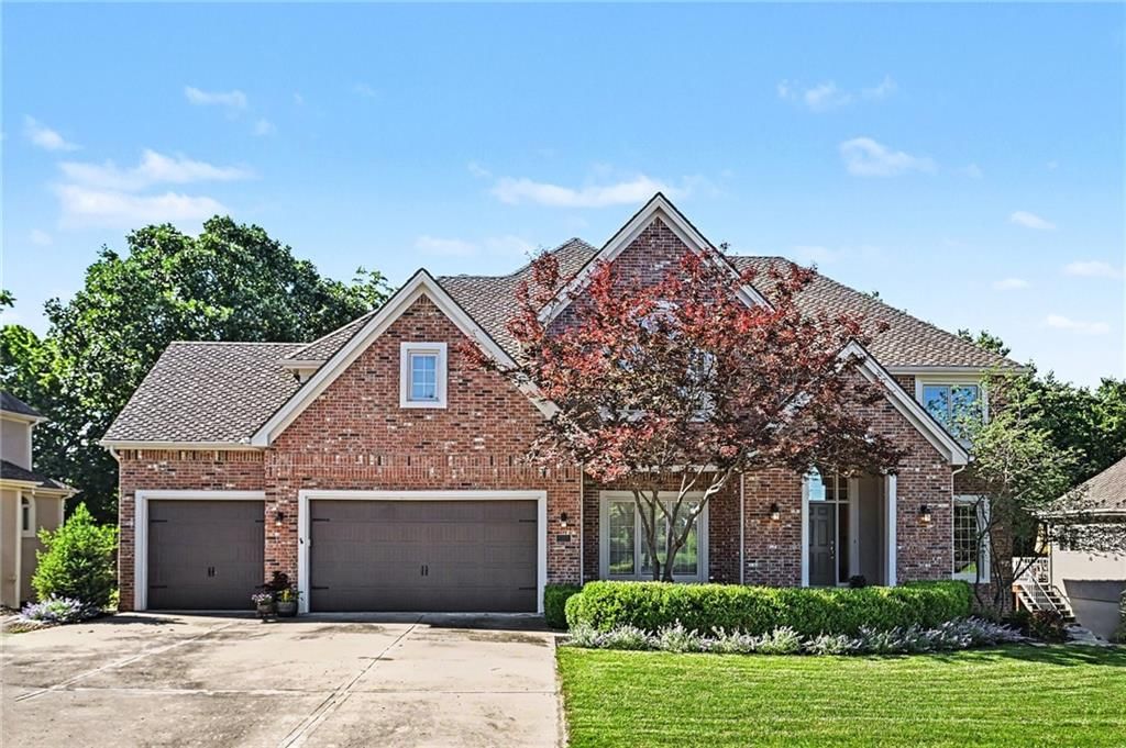 8033 Clearwater Drive — photo 2