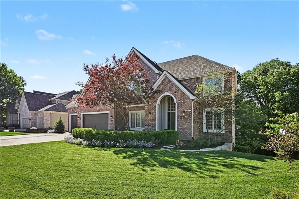 8033 Clearwater Drive — photo 3