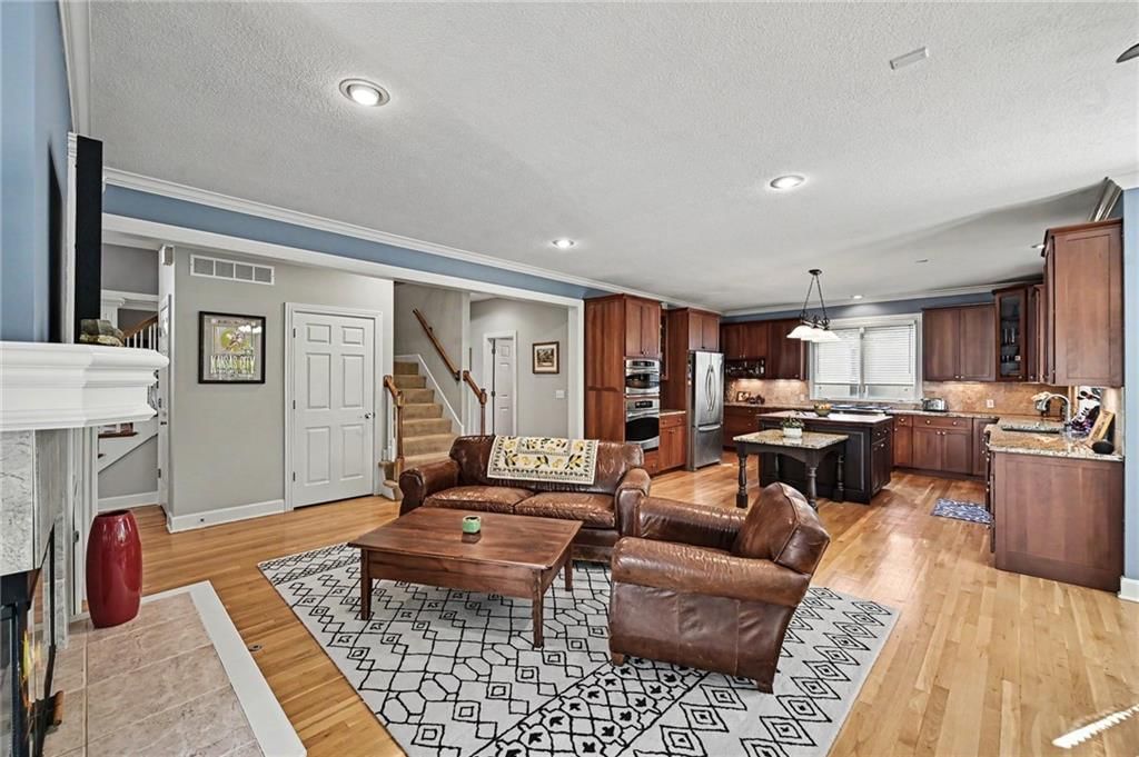 8033 Clearwater Drive — photo 9