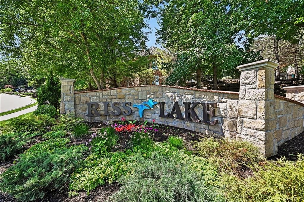 8033 Clearwater Drive — photo 42