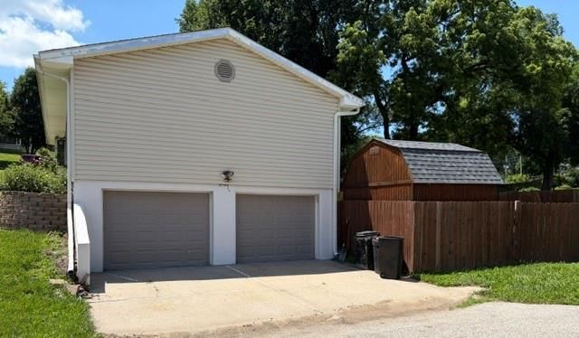 921 E Buddy Street — photo 22